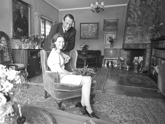 Kronprins Harald og Sonja Haraldsen i Tuengen allé etter at forlovelsen var kunngjort. Foto: Aktuell / NTB 