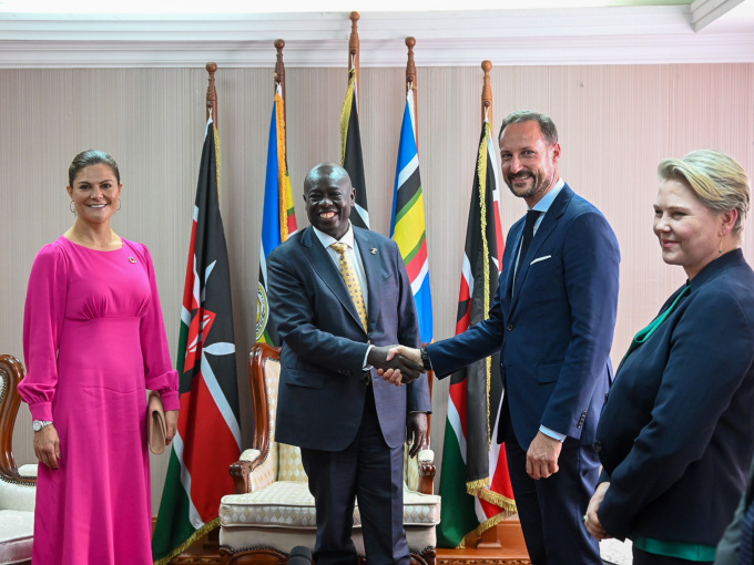Kronprinsesse Victoria og Kronprins Haakon i møte med Kenyas visepresident Rigathi Gachagua i Nairobi. Foto: Sven Gj. Gjeruldsen, Det kongelige hoff