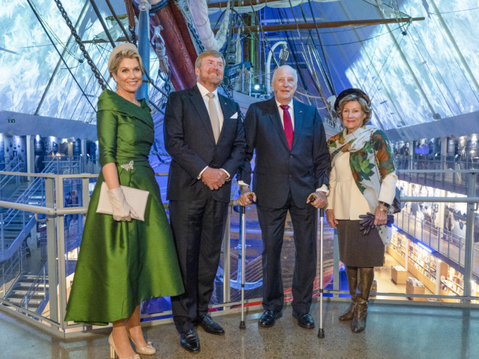 Kongen og Dronninga med Kong Willem-Alexander og Dronning Máxima på dekket av «Fram». Foto: Terje Pedersen / NTB