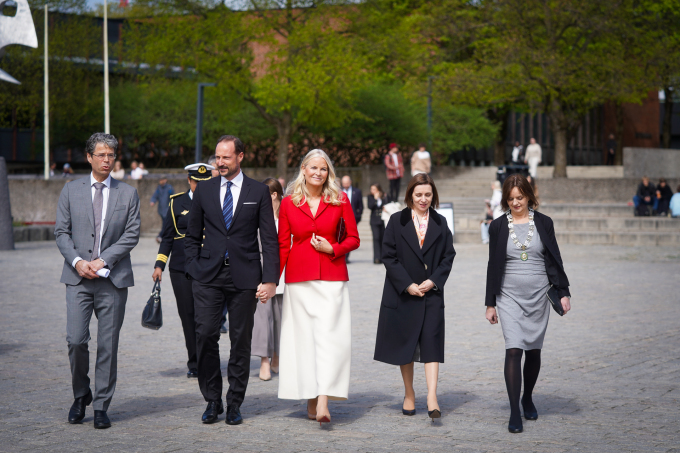 Kronprins Haakon, Kronprinsesse Mette-Marit og President Sandu besøkte Blindern og Universitetet i Oslo tirsdag ettermiddag. Foto: Simen Løvberg Sund, Det kongelige hoff