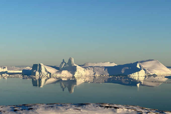 Usando cometas y esquís, los miembros de la expedición cruzarán el hielo interior de Groenlandia de oeste a este.  En el camino, visitarán la estación de investigación EastGrip, que investiga, entre otras cosas, el derretimiento del hielo.  Foto: UiT Universidad Ártica Noruega.