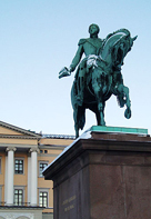 Statuen av Carl Johan på Slottplassen. Carl Johan la ned grunnsteinen til Slottet i 1825. Foto: Det kongelige hoff