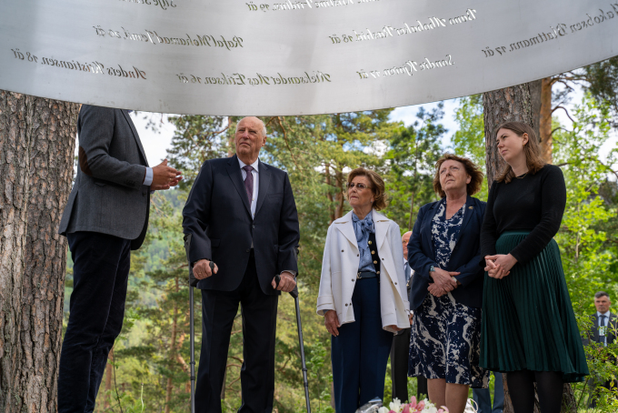 La pareja real se enteró del trabajo que AUF ha realizado con el memorial Lysningen.  (Foto: Simen Sund / Corte Real)