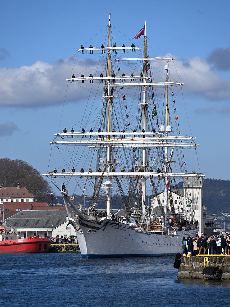 Porno ona va qizining dostlari