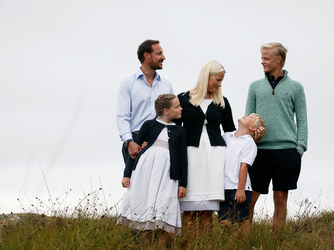 Шведская семья мужское. Мариус борг Хёйби. Метте Марит Мариус. Принц Мариус Норвегия. Метте-Марит с сыном Мариусом.